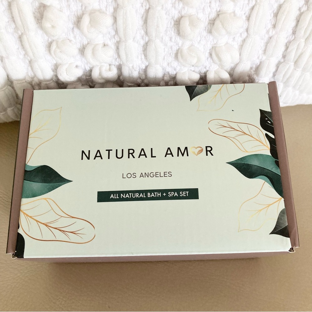 Natural Amor Bath & Spa Gift Box Set; Candle, Mask, Bath Salt, Soap, Eye Mask - Picture 2 of 11